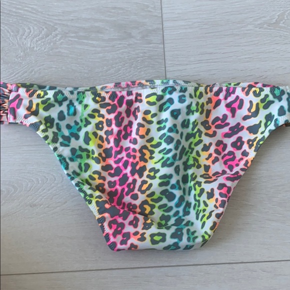 3 FOR $25 ⭐️ Bikini Bottoms by Victoria Secret - Picture 6 of 9